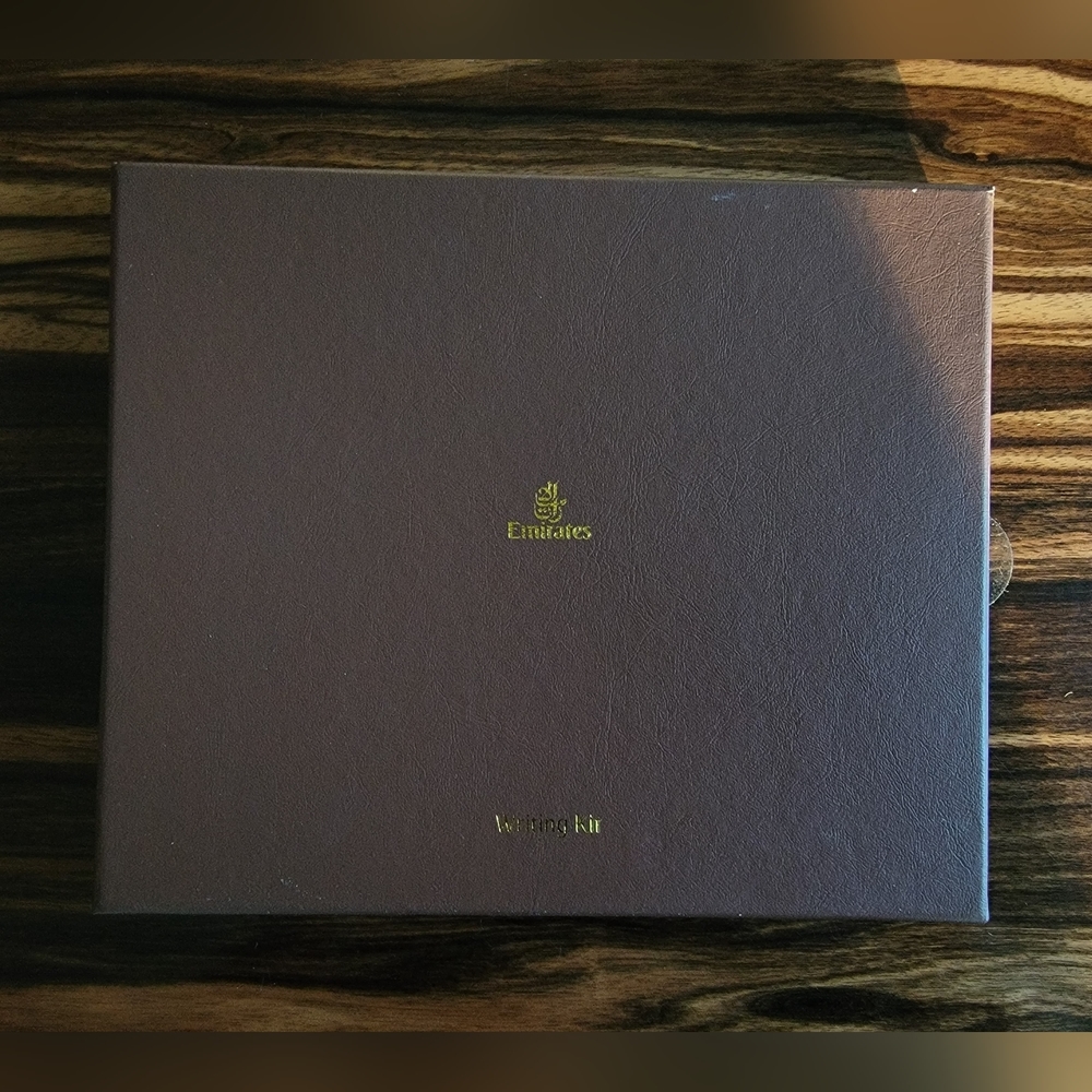 NIB Emirates Airlines First Class Writing Kit - Picture 2 of 5